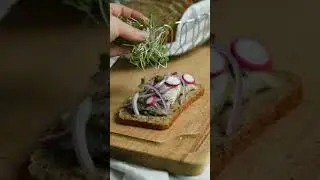 День 1: Как приготовить открытый сэндвич с сельдью! #шорты #датский #открытыйсэндвич #сельдь
