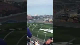 Trumps parade lap around Daytona 500