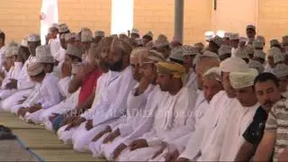 صلاة الظهر جماعة بمدرسة السويق للتعليم الأساسي