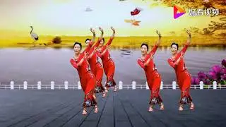 入门广场舞《谁料皇榜中状元》这风格这舞步，这样跳还真好看