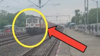 Heavy Dangerous WAP7+LHB Train 12791 Secunderabad Danapur SF Express Furiously Skips
