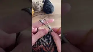 Stranded knitting with 3 colours
