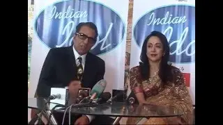 Dharmendra And Hema Malini On The Set DharmendraOf Indian Idol 6 1
