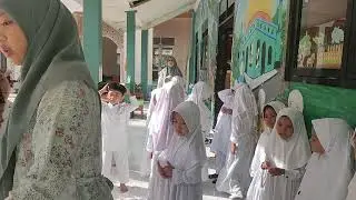 Kegiatan Berbaris Sebelum Masuk Kelas