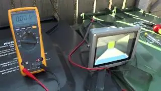 Does current flow though the neutral wire?