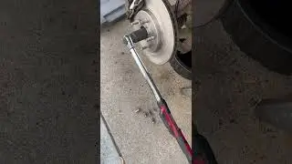always torque your axle nuts #automobile #mechanic #automechanic #mechaniclife #autorepair