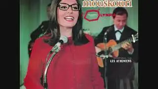Νάνα Μούσχουρη: Το φεγγάρι είναι κόκκινο -N. Mouskouri:To fengari ine kokkino  (live)