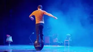 Circus show by Marcel & Benny, Living room Extravaganza