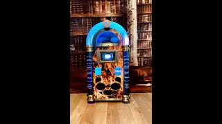 Изготовленный на заказ музыкальный автомат Strausser