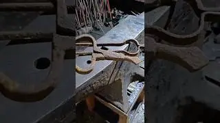 Реставрация старых традиционных каминных щипцов #кузнец #традиционный #огонь #щипцы #сделай сам #...