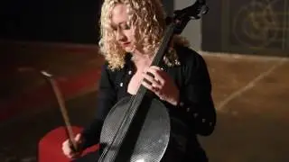 Cellista performs 