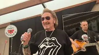 JOHNNY CADILLAC était invité à monter sur Scène par le groupe les CHIVY PEPPER'S
