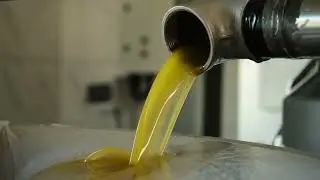 100% Pure Groundnut Oil Wooden Cold Pressed Oil.mp4
