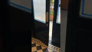 Cafe Sinizki - FRONT DOOR