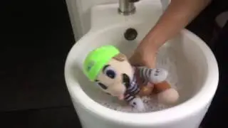 Baby Luigi takes a bath