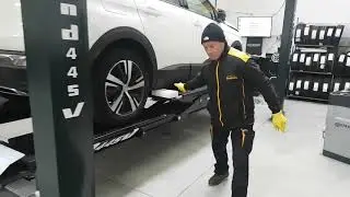Preparazione per convergenza assetto ruote Peugeot 3008. Con attrezzature di ultima generazione 4.0