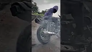 Drift in canal 😂 || 🌊 || #bike #shorts #splendormodified #canal
