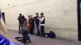 Tri violine i violončelo - prolaz neboder, Zagreb