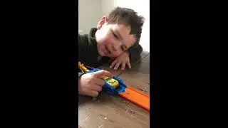 Twinduction tries to complete the Hot Wheels corkscrew Challenge. #hotwheels #cars #forkids #toy
