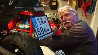Nab&iacute;ječka na motorku z eBay