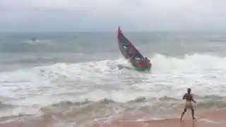 Watch the Power of Ockhi Cyclone In Kerala of India