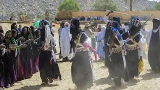 Alg&eacute;rie : dans le d&eacute;sert, les Touaregs c&eacute;l&egrave;brent le festival Sebeiba