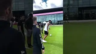 Anthony Joshua and David Beckham having a kick-about in Miami 🤩 (via AnthonyJoshua/IG) #shorts