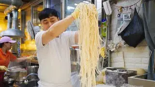 Unexplored STREET FOOD Market of Seoul &ndash; HANDMADE Noodles & SPICY Delicious kimchi!!