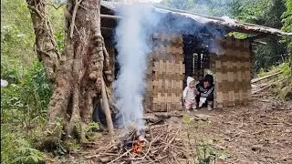 18-Year-Old Single Mom Builds a Home from Nothing While Feeding Her Child with What Little She Has