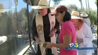 Local Priest Blesses Santa Barbara Zoo Animals