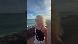 Прогулка в новогодний день. Однако именно забавные выходки в Пуэрто-Калеро делают это место особе...