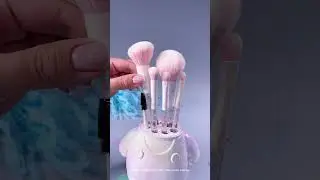 Hello Kitty&reg; 50th 6-PC Brush Gift Set