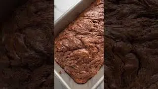 Nutella banana bread hack! 🍌🍫 #bananabread #baking #nutella #hack #easyrecipe #dessert