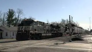 NORFOLK SOUTHERN GE AC44C6M Northbound Intermodal Container Train