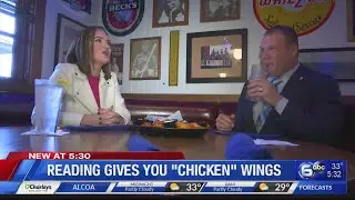 Madisen Keavy, Mayor Glenn Jacobs prepare to eat wings to benefit children's literacy