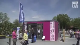 Gl&auml;serne Redaktion auf der HZ-Leseinsel