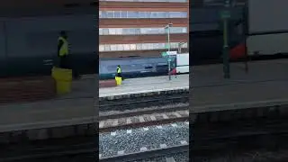 This train wizzed by Watford junction #northwesternrailways #train #zoom