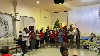 Mengisi pujian di Natal Kokwari...