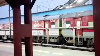 NEW DELHI - EMU TRAIN ANNOUNCEMENT 64418 DLI GZB EMU (NDLS)