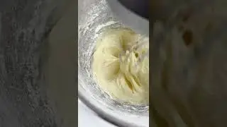 Lemon cream cheese frosting! #lemon #creamcheesefrosting