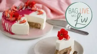 Koldskålskage Deluxe med glaze og krystalliseret chokolade | Bag live med Liv Martine