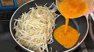 Just bean sprouts and eggs! A light, delicious and easy to make dish!
