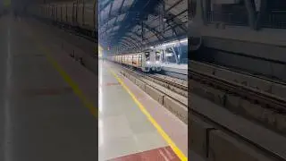 Metro Arrival #shorts #youtubeshorts #ytshorts #trendingshorts #viralshorts #short #metro #delhi