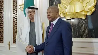 رئيس الدولة يصل القصر الرئاسي والرئيس الإنغولي في مقدمة مستقبليه