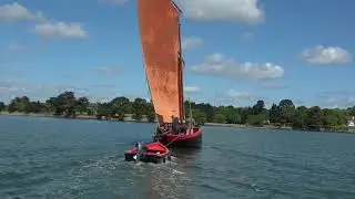 Virement de bord vent debout avec un sinagot