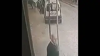 Sequestro 15enne, le immagini di una telecamera: cittadino vede e se ne va