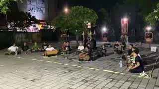 latian di batasi pakai tali rapia warna kuning