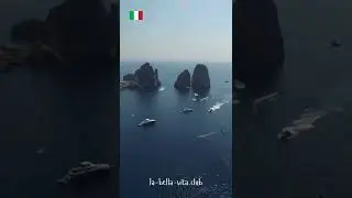 🇮🇹👆🏽 Freedom 2022! Some Super YACHTs won&rsquo;t come  to 📍Capri&hellip;  💦💦 #italy #yacht  #travel
