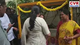 ఎంపీ వేమిరెడ్డి ప్రశాంతిరెడ్డి నివాసంలో తోపుడు బండ్ల పంపిణీ.. | Vemireddy Prashanthi Redy | CVR