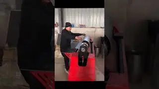AmazingChina: Steel Sheet Becomes Pipe